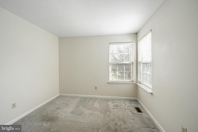 Building Photo - 124 Jeffords Ct