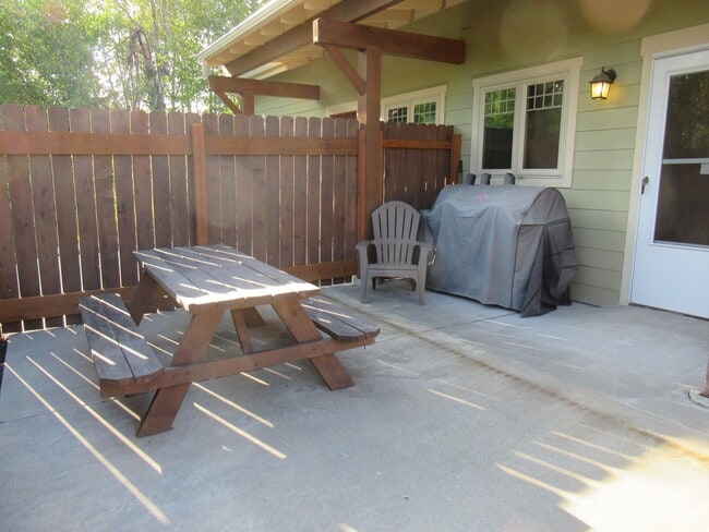 Building Photo - 2 Bed 2 Bath Great Northern Condo