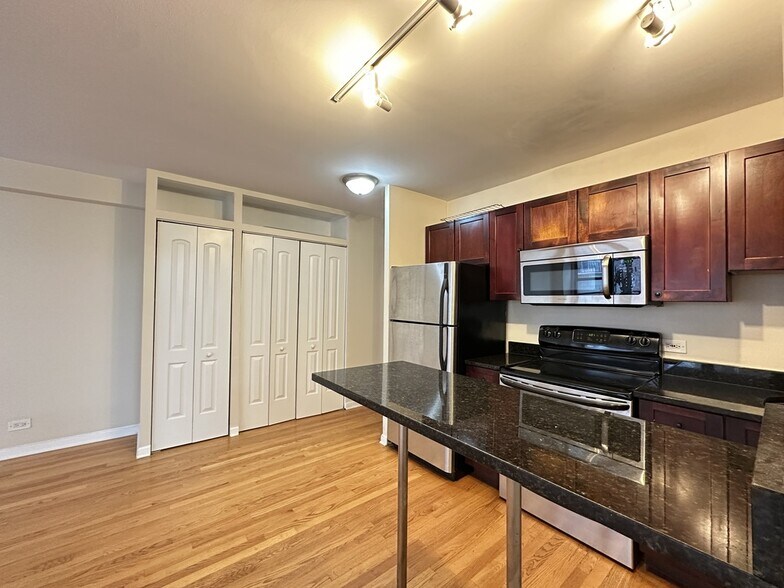 Building Photo - 4180 N Marine Dr