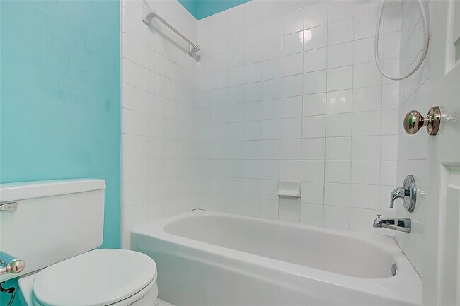 Building Photo - 2803 Norwood Hills Dr