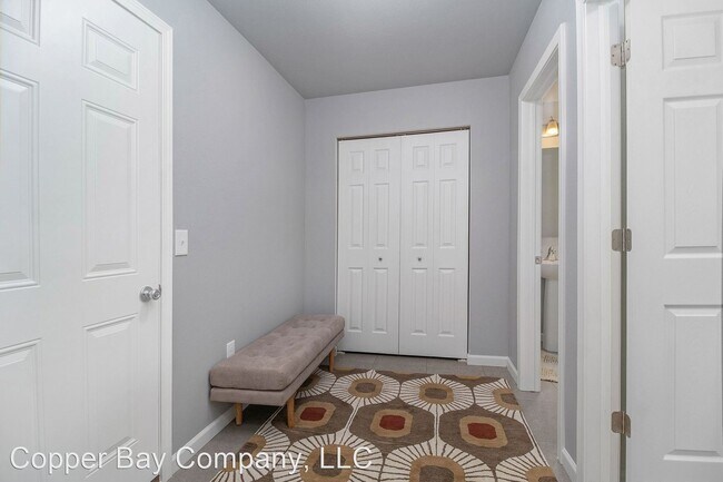 Building Photo - 4 br, 2.5 bath House - 4428 Bronson Boulevard