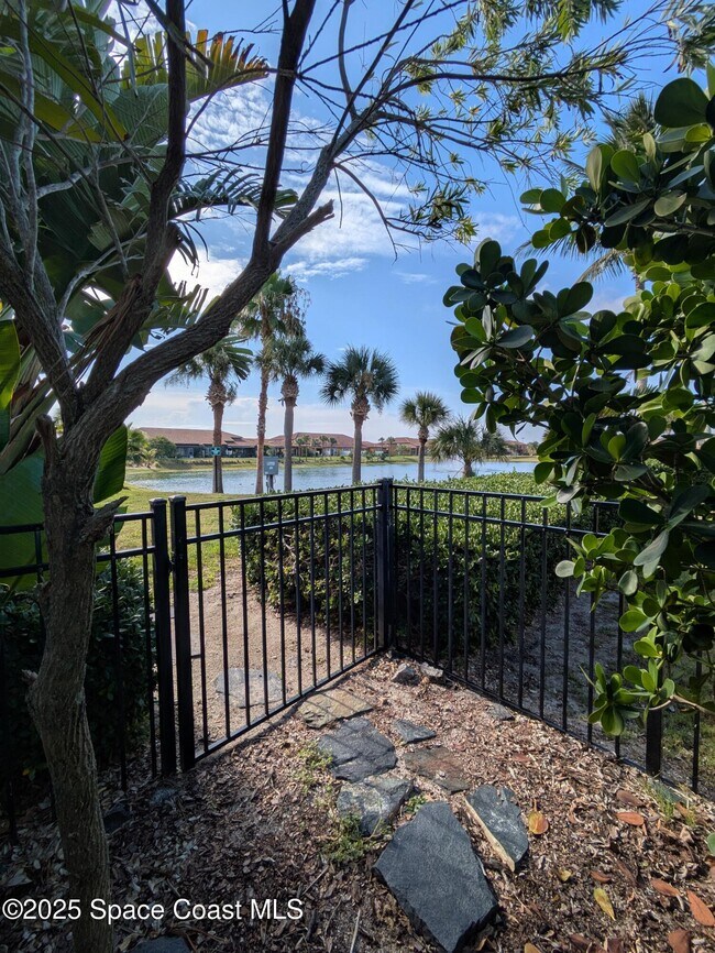 Building Photo - 725 Ventura Dr