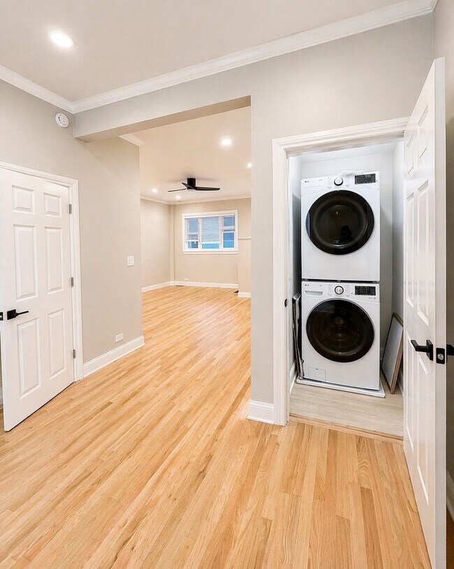 Building Photo - 1014 W George St