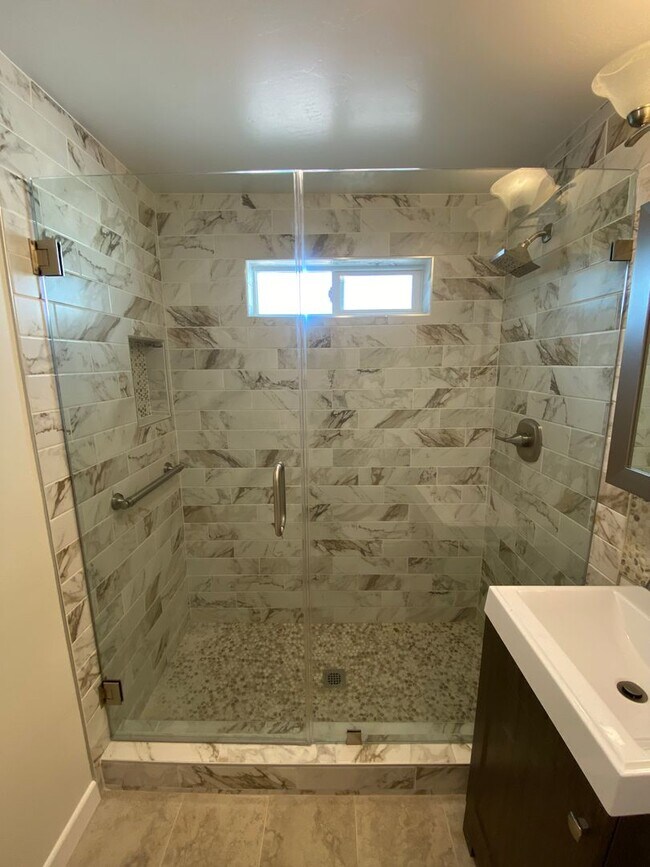 Building Photo - COMING SOON - NEWLY RENOVATED 3BD+1BA HOME