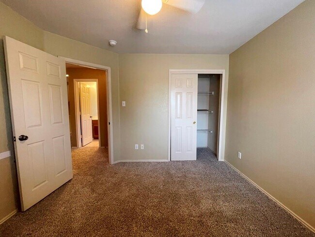 Building Photo - 5206 Hartson