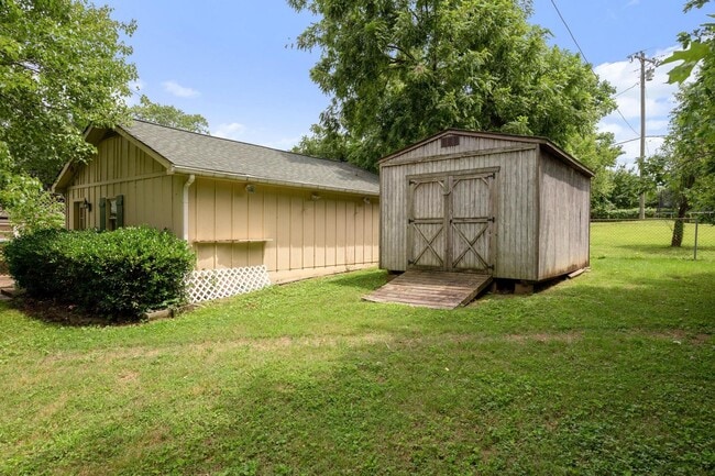 Building Photo - Beautiful Brick Ranch Home in Franklin