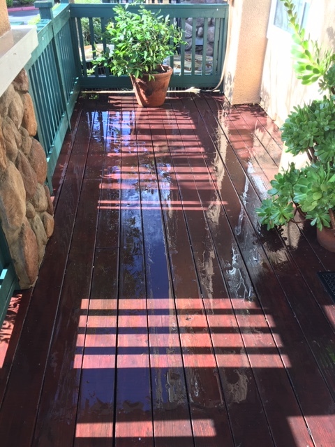 Deck flooring - 7106 Pelican St