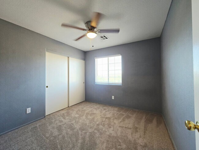 Building Photo - ACCEPTS SECTION 8 - BEAUTIFUL MUST SEE 3BD/2BA IN SOUTHWEST