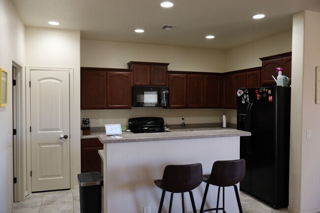 Building Photo - 5483 Waco Dr