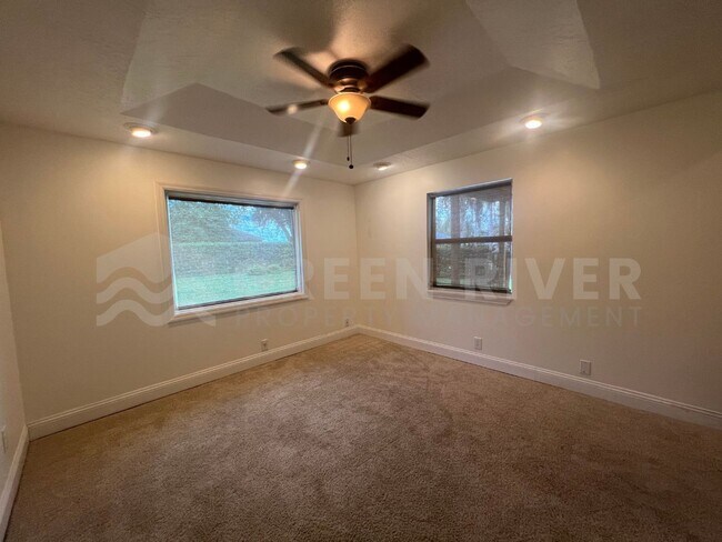 Building Photo - Amazing 4 bedroom home with St Johns River Views Available Now!