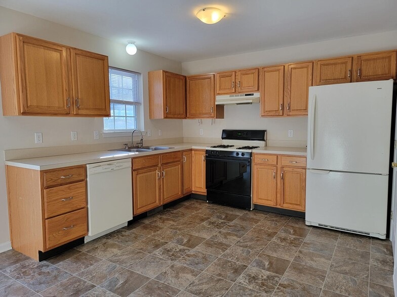 Building Photo - 673 Rockwood Dr