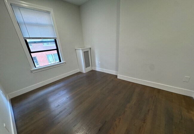 Building Photo - 270 Newbury St