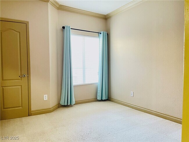 Building Photo - 5525 W Flamingo Rd