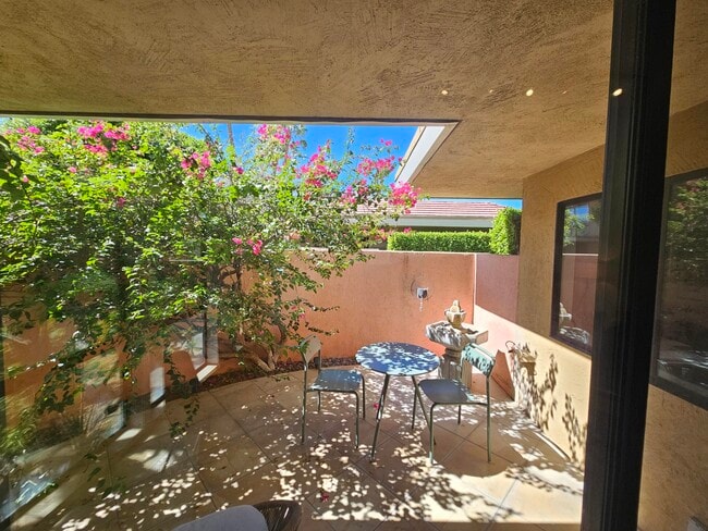 Building Photo - 2501 N Indian Canyon Dr