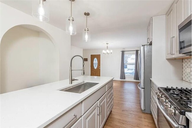 Building Photo - 1902 N Ash St