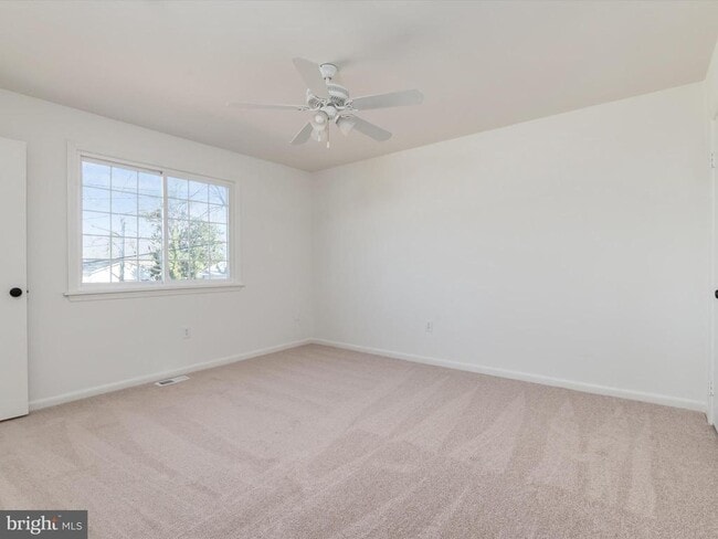 Building Photo - 402 S Cherry Grove Ave
