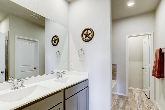 Building Photo - 16454 Rosary Pea Pl