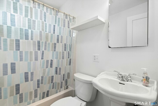 Building Photo - 290 Soundview Ave