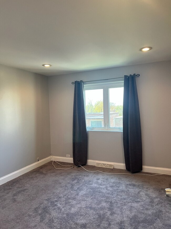 Building Photo - 11551 S Western Ave