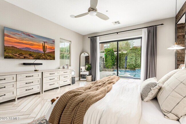 Building Photo - 9250 E Via De Vaquero Dr