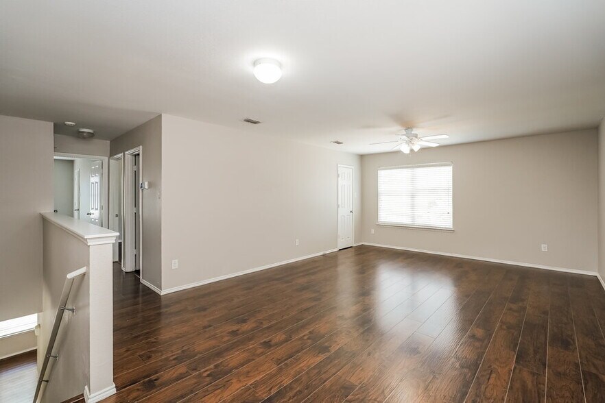Building Photo - 5000 Caraway Dr