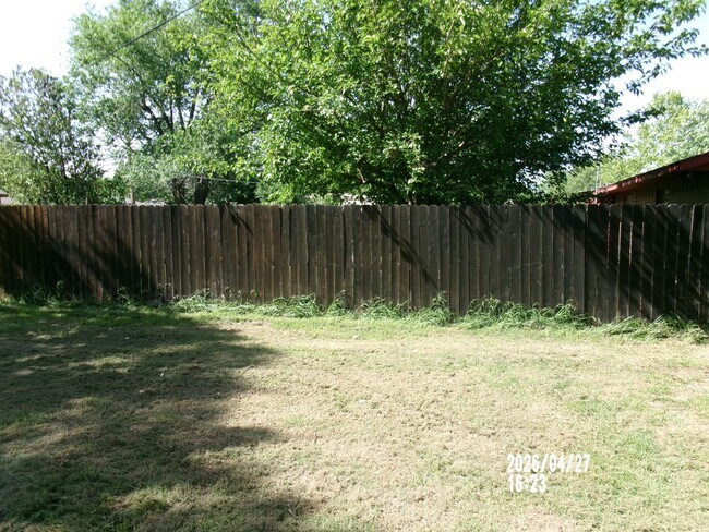 Building Photo - 106 N Elk Dr