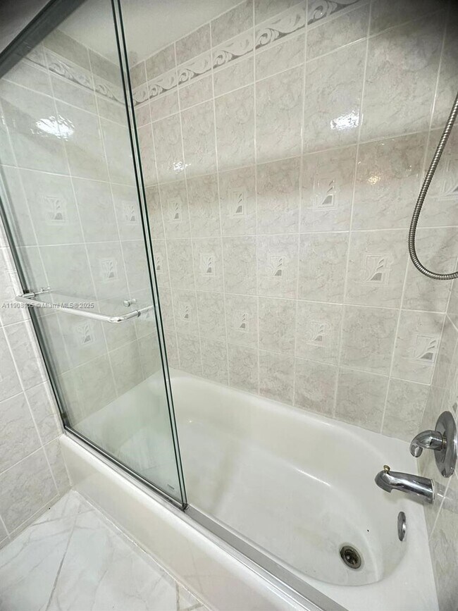 Building Photo - 18081 Biscayne Blvd