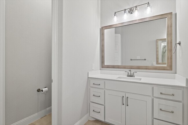 Building Photo - 1548 Euclid Aly