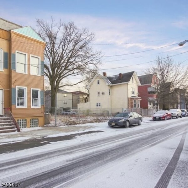 Building Photo - 106 S 13th St