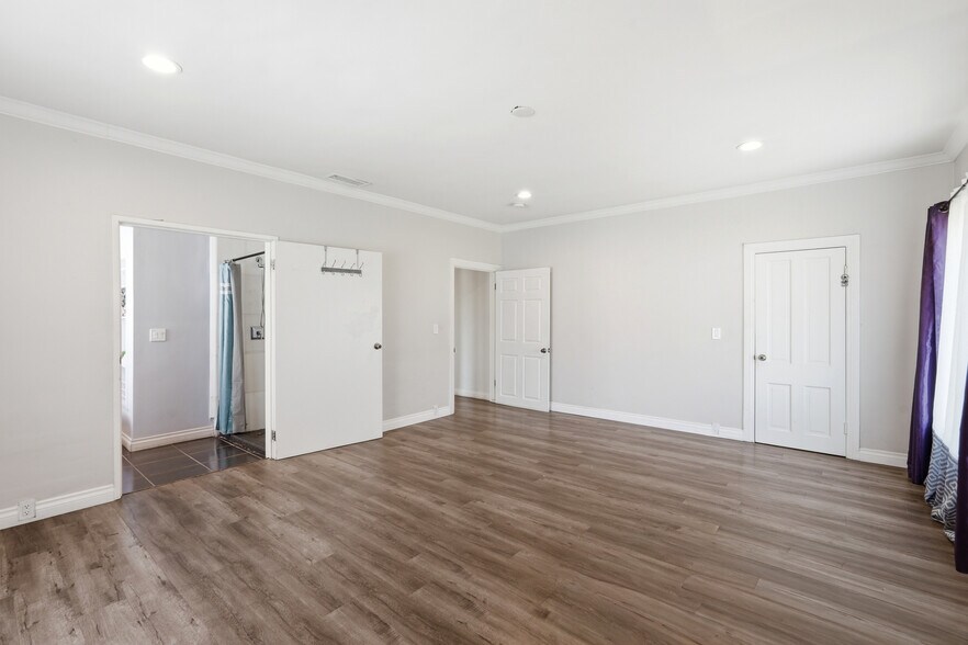 Building Photo - 8647 Corbin Ave