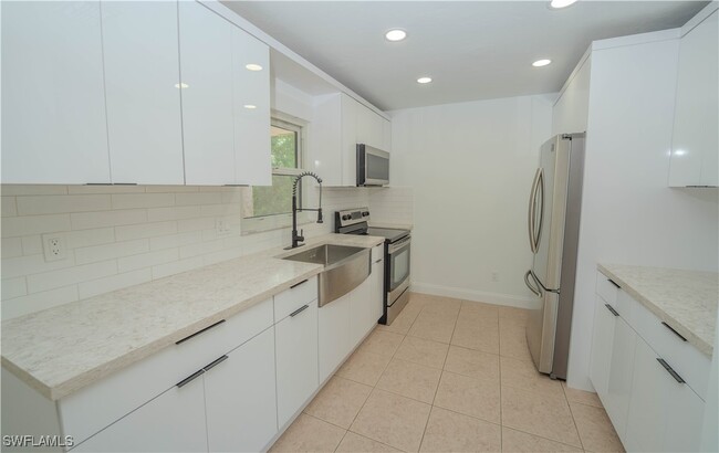 Building Photo - 2701 6th St W