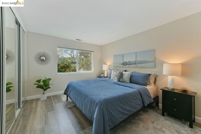 Building Photo - 18 Emery Bay Dr