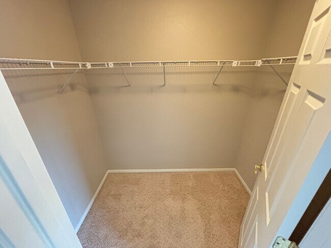 Building Photo - Beautiful two-story home with 4Bed /2.5Bath w Loft located in Henderson Nevada! Make the Move for...