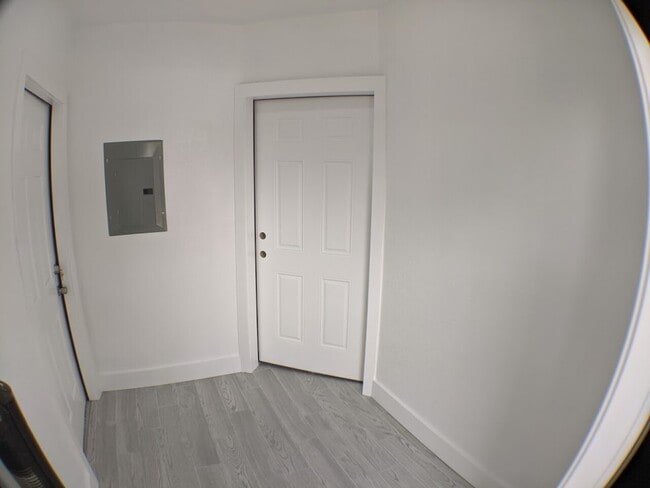 Building Photo - Colonia Ln