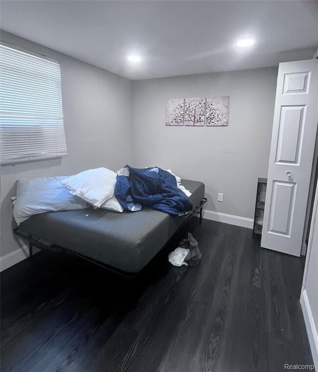 Building Photo - 3066 Greenlawn Ave