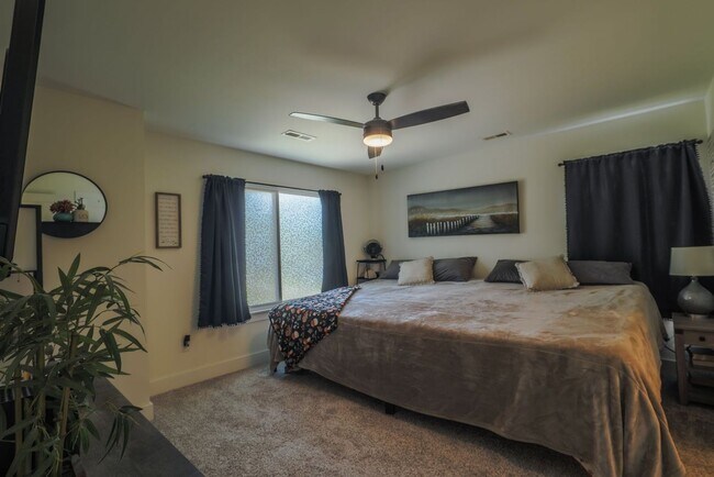 Building Photo - Newer Build House for Rent, Available Sept...