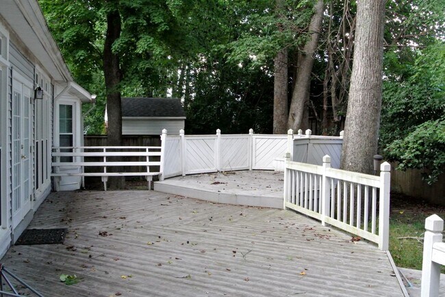 Building Photo - 2036 Hen House Dr