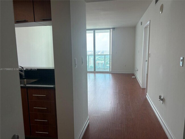 Building Photo - 1800 N Bayshore Dr