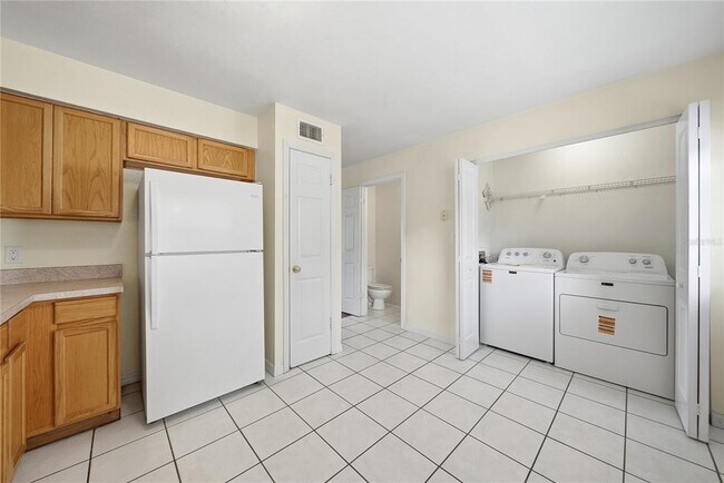 Building Photo - 13542 Embassy Park Ct