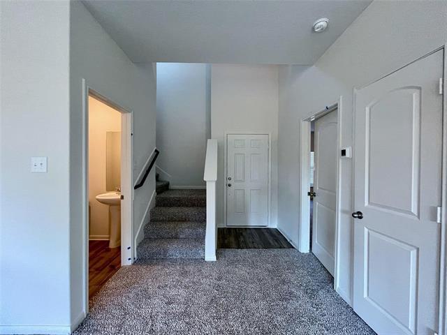 Building Photo - 1946 Canterbury Dr