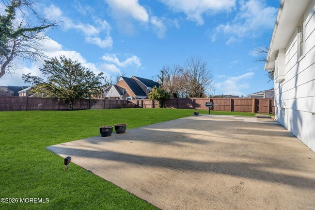 Building Photo - 723 Pitney Dr