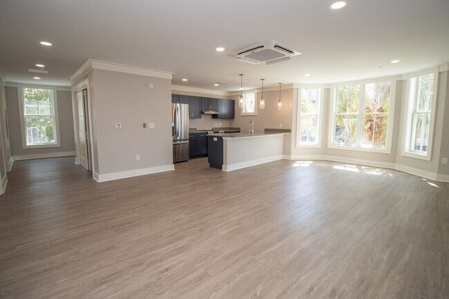 Building Photo - Sophisticated Downtown Living with Historic Charm