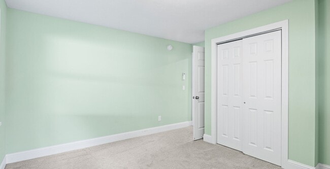 Building Photo - 3-Bedroom Home with Peekaboo Views of Silv...