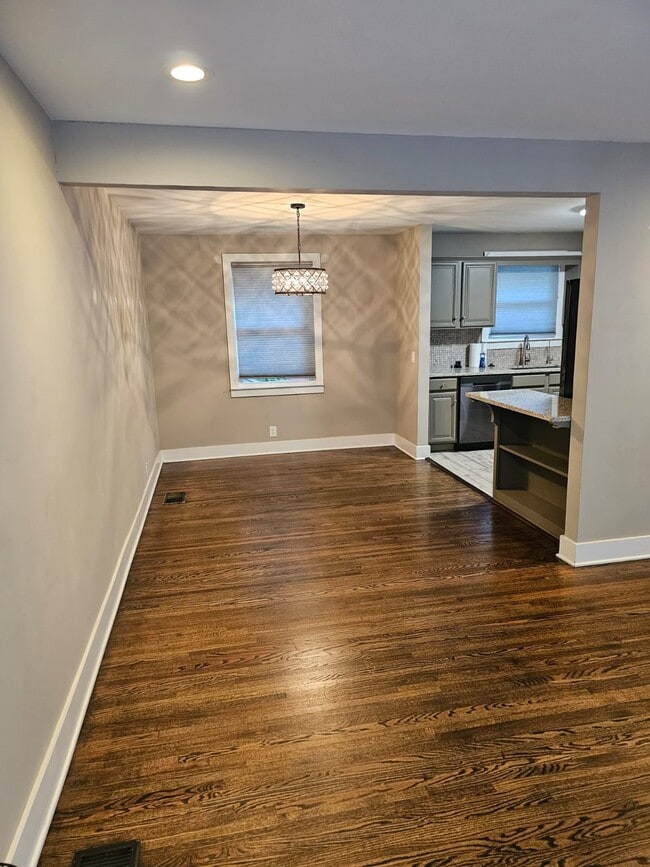 Building Photo - 237 Eisenhower Dr