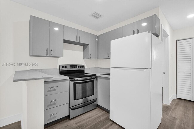 Building Photo - 1730 Acapulco Dr