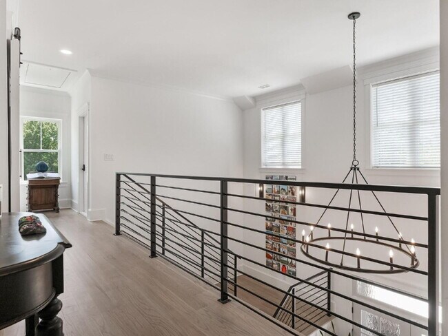 Building Photo - Spacious Elegance Awaits!