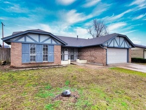 Building Photo - 740 Royal Ln
