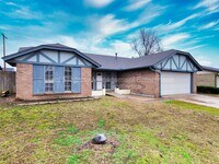 Building Photo - 740 Royal Ln