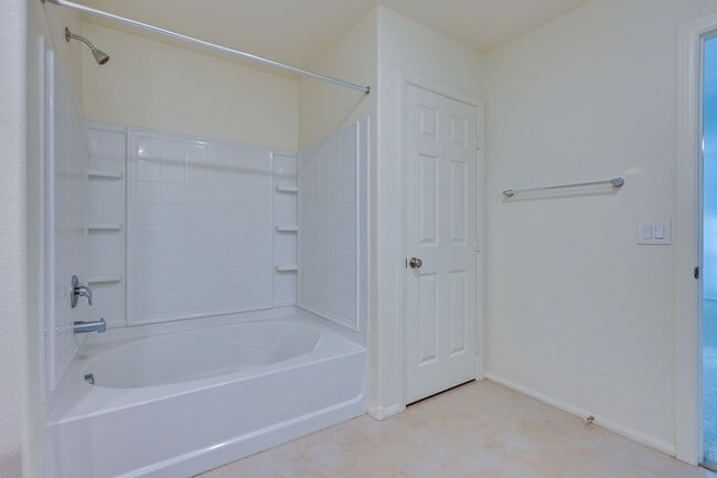 Building Photo - Green Valley!! Gated!! 4 Bedrooms!! Bed & Bath Downstairs!!  TANKLESS WATER HEATER!!! Covered pat...