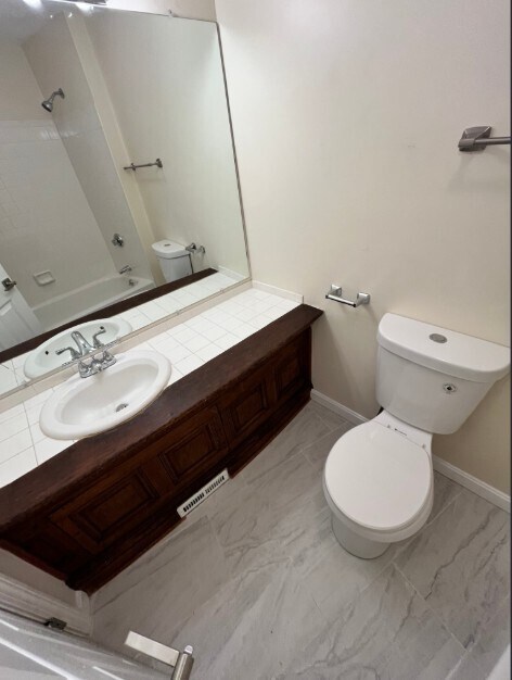 Building Photo - 25 Bow St